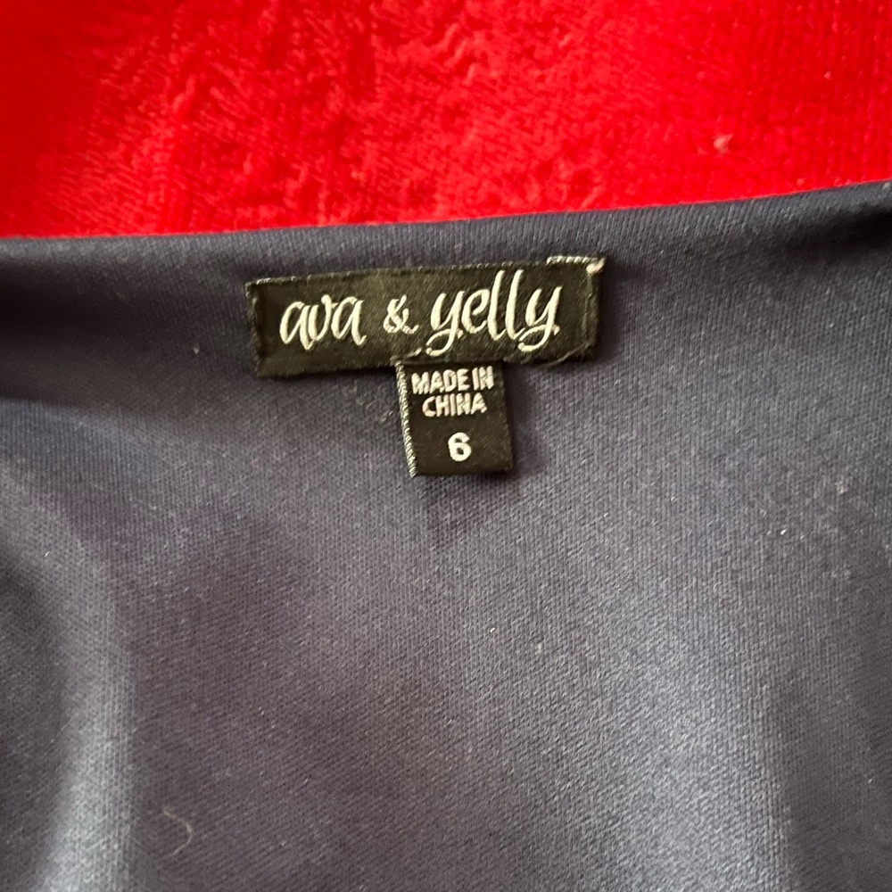 Girls size 6 blue velvet shrug - Picture 4 of 6